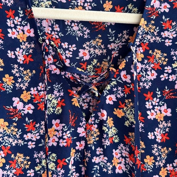 Banana Republic Bold Floral Print Flowy Peplum V-Neck Blouse, Navy/Multi, Small - Picture 11 of 16